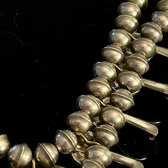 Pretty & dainty Sleeping Beauty Squash Blossom! Vintage Sterling and turquoise - Picture 9 of 12